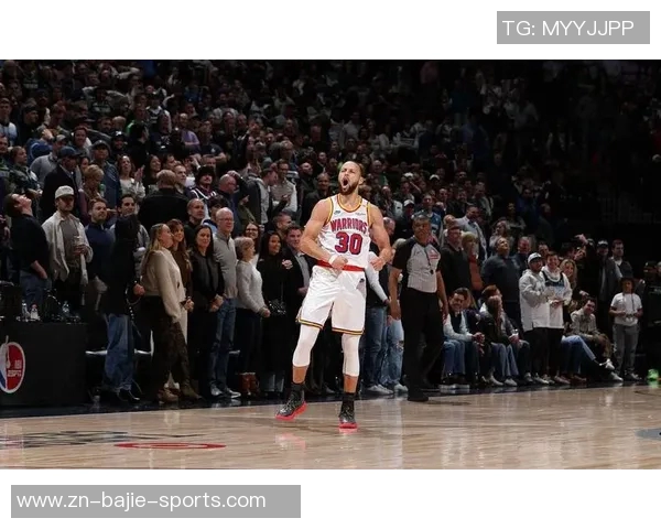 库里盛赞巴特勒训练赛表现出色攻防两端展现统治力